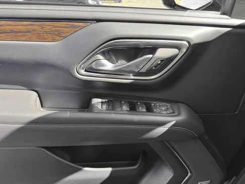 Used 2023 Chevrolet Suburban Premier image 13