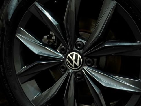 Used 2024 Volkswagen Tiguan SE AWD/4WD image 10