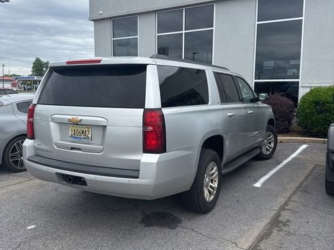 Used 2017 Chevrolet Suburban LT RWD image 5