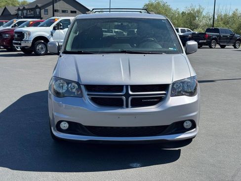 Used 2017 Dodge Grand Caravan GT FWD image 2