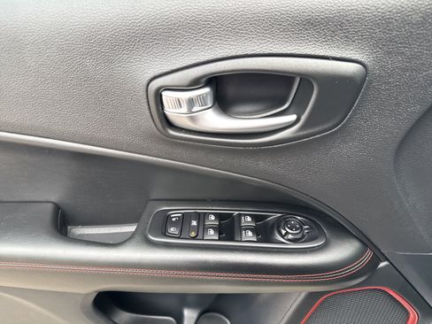 Used 2020 Jeep Compass Trailhawk image 19