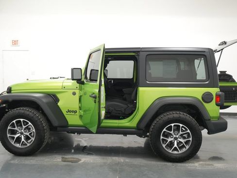 Used 2025 Jeep Wrangler Sport AWD/4WD image 22
