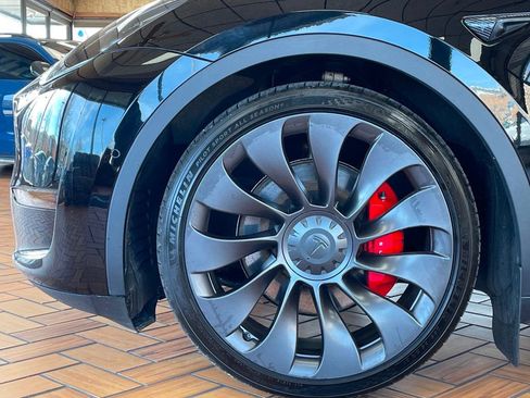 Used 2022 Tesla Model Y Performance image 5