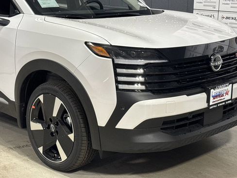 New 2025 Nissan Kicks SR w/ Illumination Package image 3