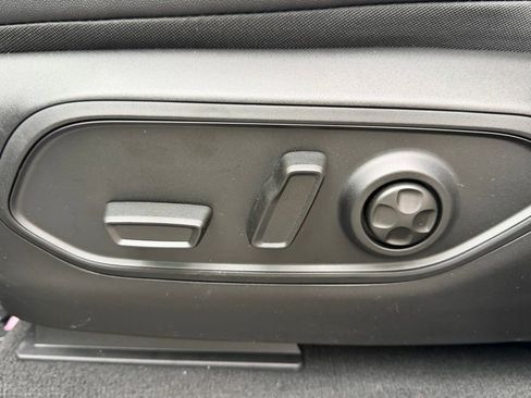 New 2025 Jeep Grand Cherokee L Laredo image 16