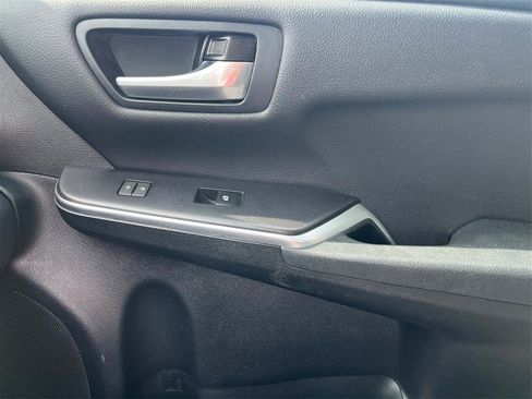 Used 2017 Toyota Camry SE image 21