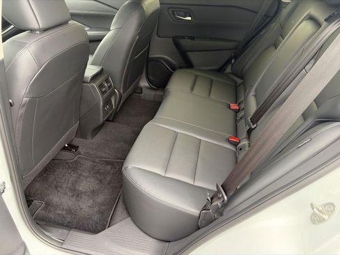 Used 2025 Nissan Rogue SL AWD/4WD image 21