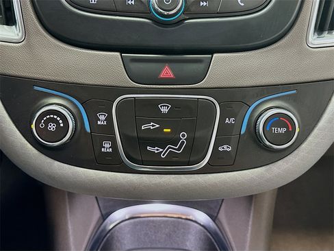 Used 2016 Chevrolet Malibu LT image 16