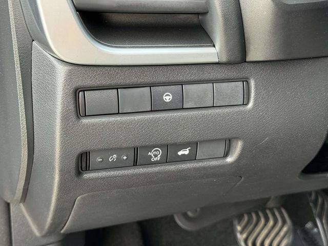 Used 2024 Nissan Rogue SV AWD/4WD image 25