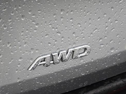 Used 2022 Toyota Sienna XLE image 18