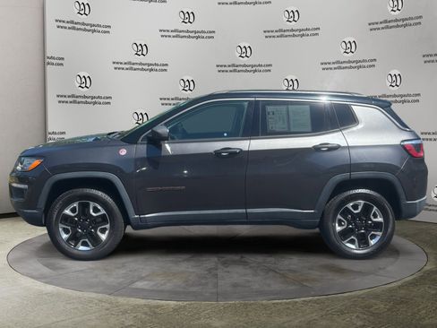 Used 2018 Jeep Compass Trailhawk AWD/4WD image 2