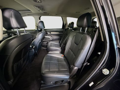Used 2022 Kia Telluride EX w/ EX Premium Package image 25