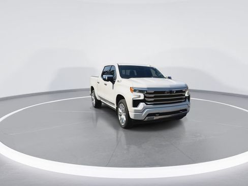 Used 2022 Chevrolet Silverado 1500 High Country w/ High Country Premium Package AWD/4WD image 3