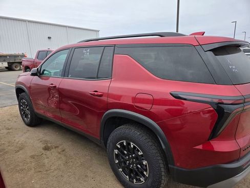 Used 2024 Chevrolet Traverse Z71 w/ Enhanced Driving Package image 7