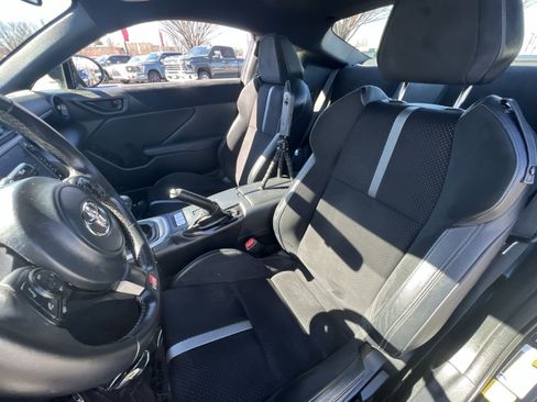 Used 2023 Toyota GR86 Premium image 13