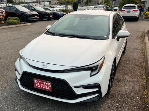 Certified 2024 Toyota Corolla SE FWD image 4
