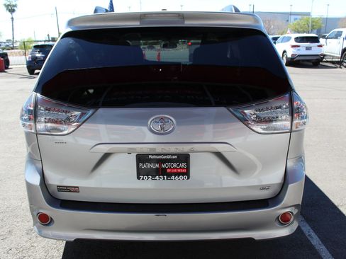 Used 2017 Toyota Sienna SE w/ SE Preferred Package image 7