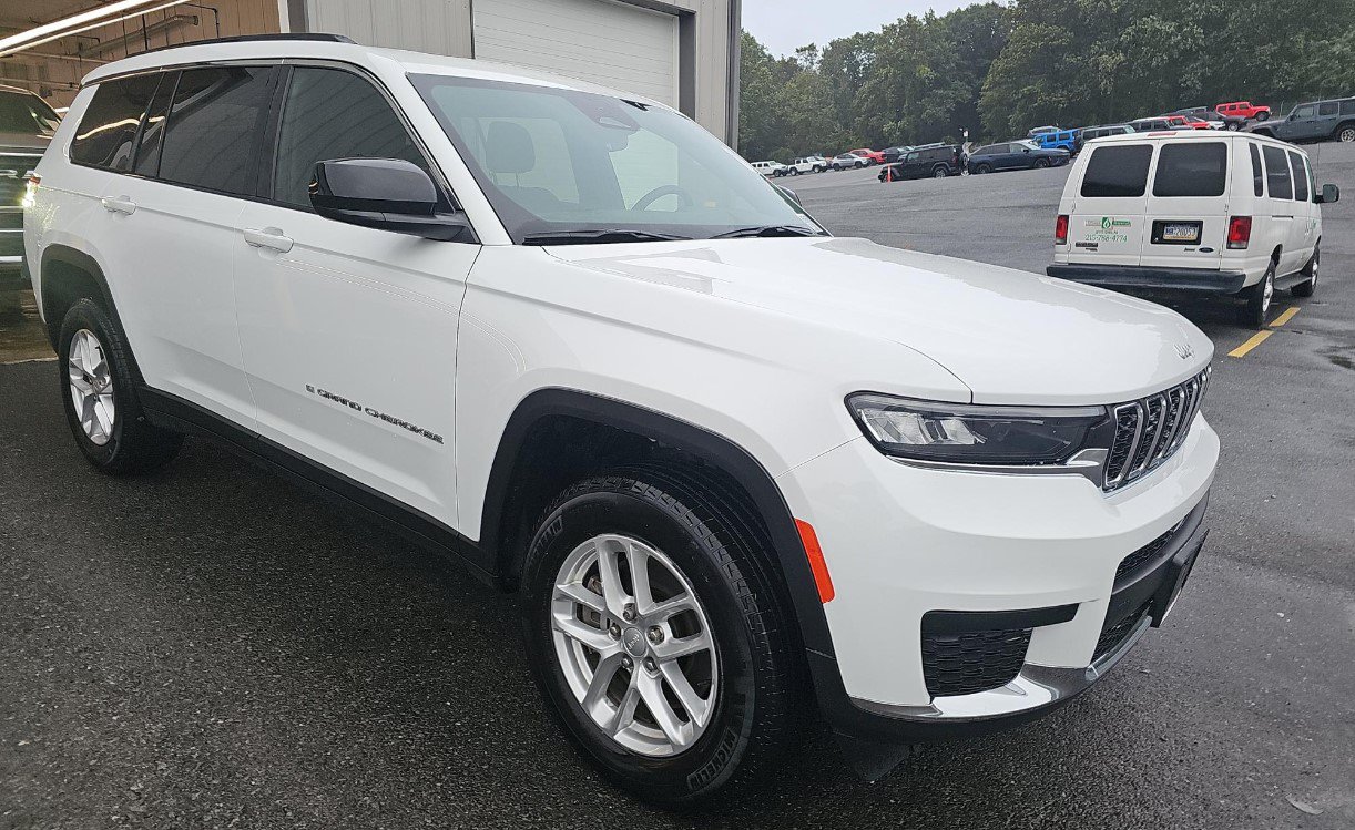 Used 2024 Jeep Grand Cherokee L Laredo AWD/4WD image 2