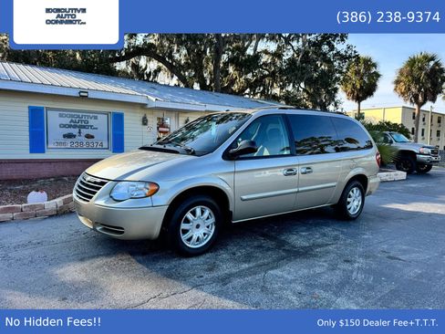 Used 2007 Chrysler Town & Country Touring image 1