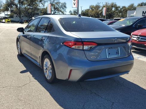 Used 2021 Toyota Corolla LE w/ LE Convenience Package image 7