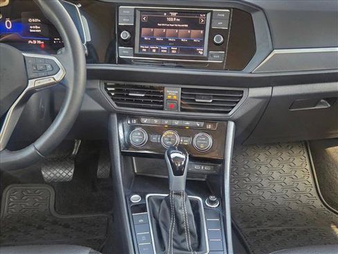 Certified 2023 Volkswagen Jetta SE FWD image 15