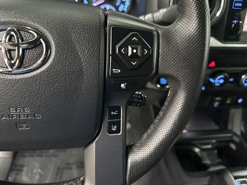 Used 2019 Toyota Tacoma TRD Sport AWD/4WD image 18