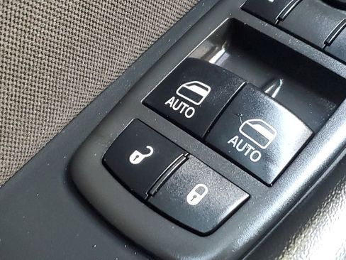 Used 2021 Dodge Challenger SXT image 32