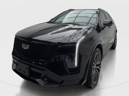 Used 2025 Cadillac XT4 Sport FWD image 4