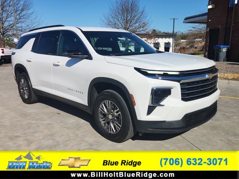 Used 2025 Chevrolet Traverse LT image 10