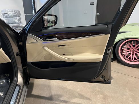 Used 2019 BMW 530e xDrive w/ Premium Package image 42