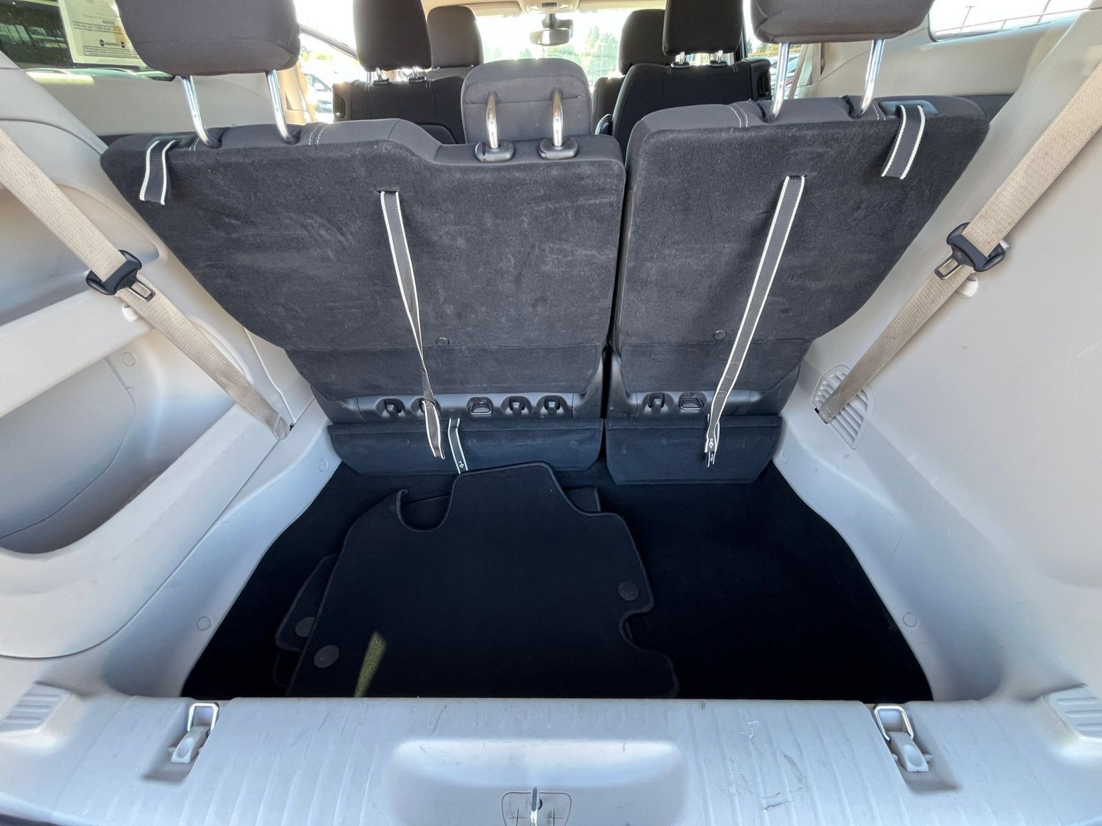 Used 2024 Chrysler Voyager LX FWD image 33