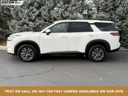 Used 2025 Nissan Pathfinder SV image 4
