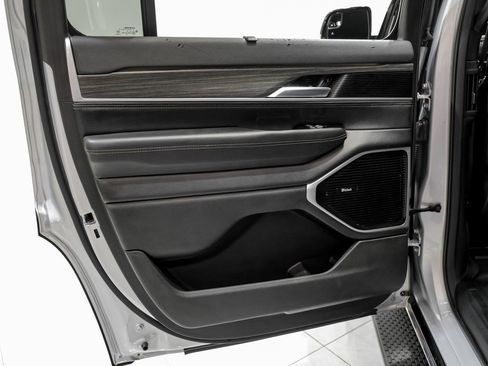 Used 2023 Jeep Wagoneer Series II image 40