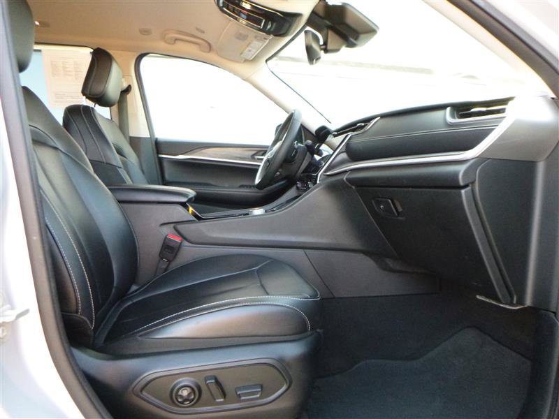 Used 2023 Jeep Grand Cherokee Limited AWD/4WD image 8