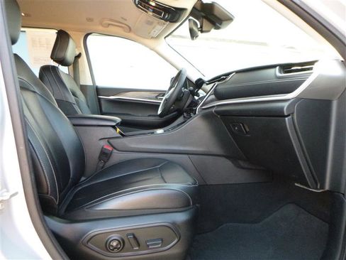 Used 2023 Jeep Grand Cherokee Limited image 8