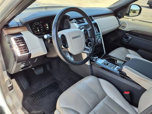 Used 2019 Land Rover Discovery HSE image 22