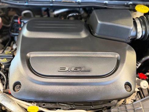 Used 2019 Chrysler Pacifica Touring Plus w/ S Appearance Package FWD image 42