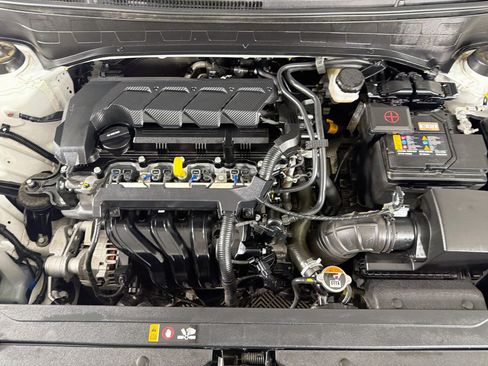 Used 2025 Hyundai Venue SEL FWD image 32