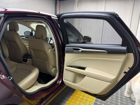 Used 2013 Ford Fusion SE image 18