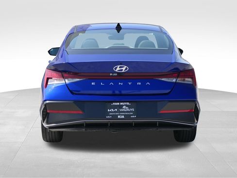 Used 2025 Hyundai Elantra SEL FWD image 5