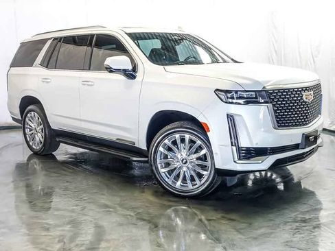Used 2024 Cadillac Escalade Premium Luxury AWD/4WD image 2