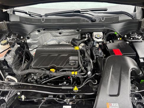 Used 2025 Chevrolet Trax LT FWD image 30