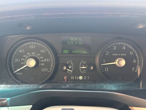 Used 2007 Lincoln Town Car Signature Limited RWD image 16