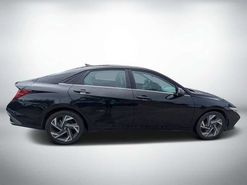 Used 2024 Hyundai Elantra Limited FWD image 2