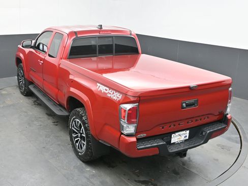 Used 2020 Toyota Tacoma TRD Sport image 33