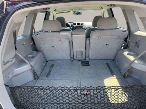 Used 2013 Toyota Highlander FWD w/ Cold Weather Pkg image 10