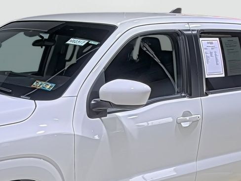 Used 2025 Nissan Frontier SV image 8