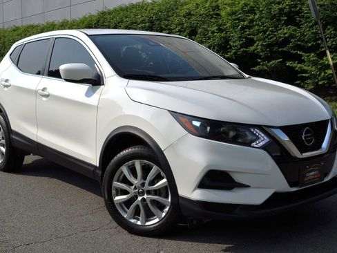 Used 2021 Nissan Rogue Sport S image 3
