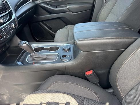 Used 2020 Chevrolet Traverse LT w/ Driver Confidence II Package AWD/4WD image 21