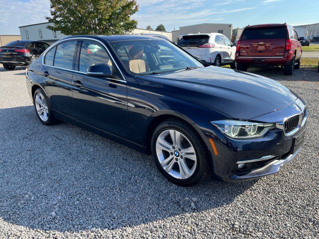 Used 2017 BMW 330i xDrive Sedan AWD/4WD image 4